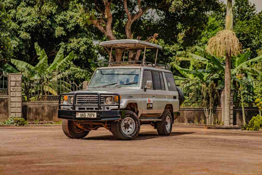 Toyota Land Cruiser - Pop Up Roof